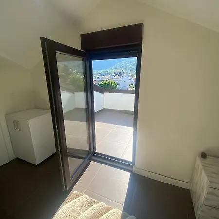 3+1 Havuzlu Lux Esyali Denize 1 Km Yakin Daire Apartmán *