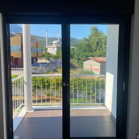 3+1 Havuzlu Lux Esyali Denize 1 Km Yakin Daire *